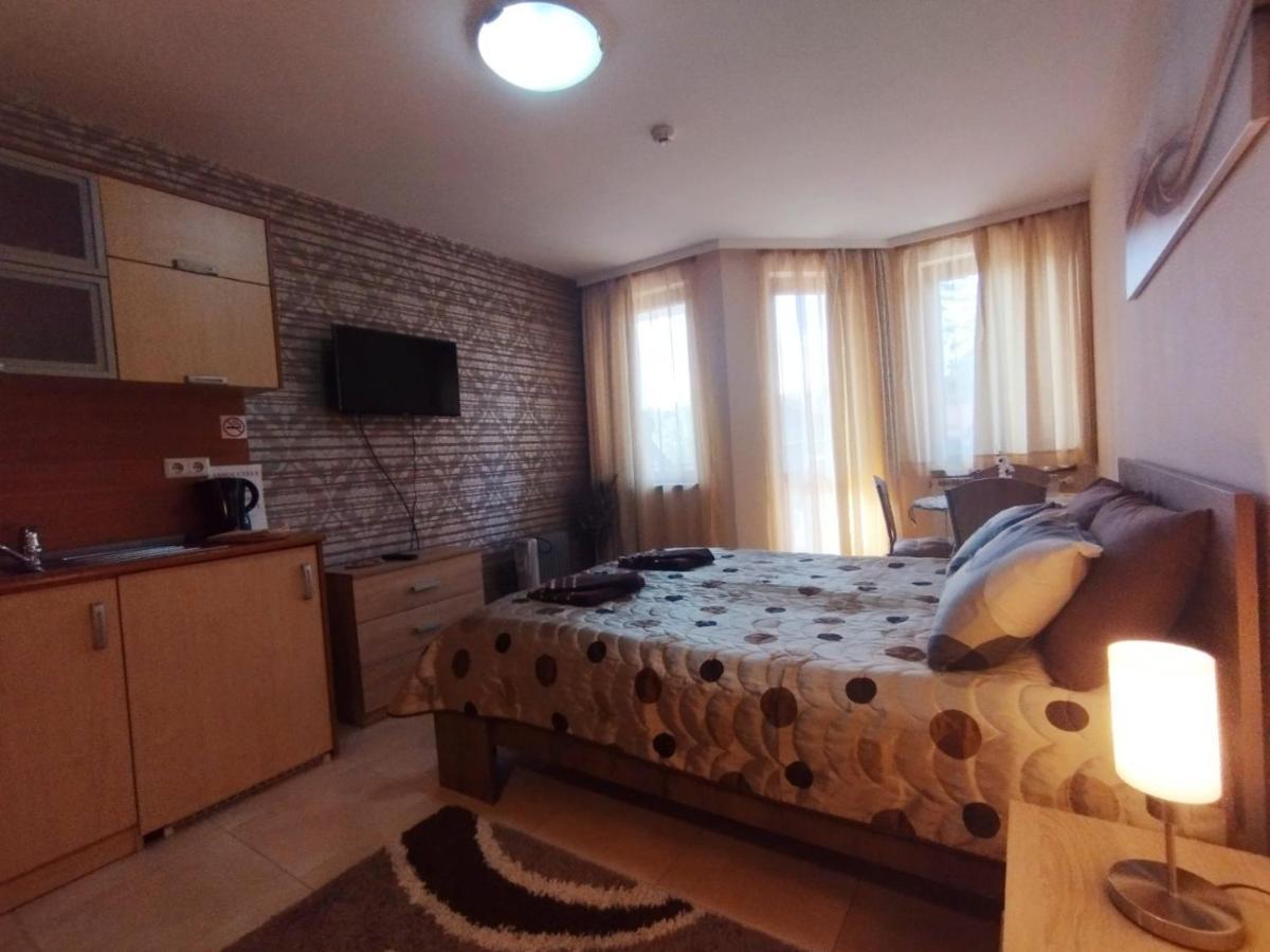Enjoy Studios And Lovely Apartment Villa Park ボロヴェッツ エクステリア 写真
