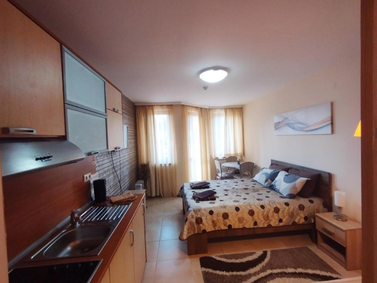 Enjoy Studios And Lovely Apartment Villa Park ボロヴェッツ エクステリア 写真